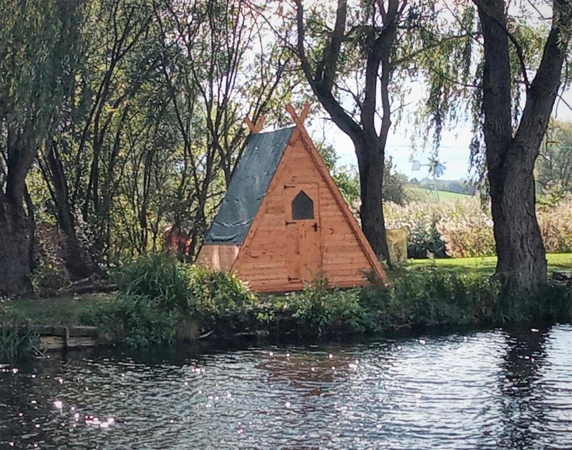 Hotel "George'S" Lakeside Wooden Tipi Clare Exteriér fotografie
