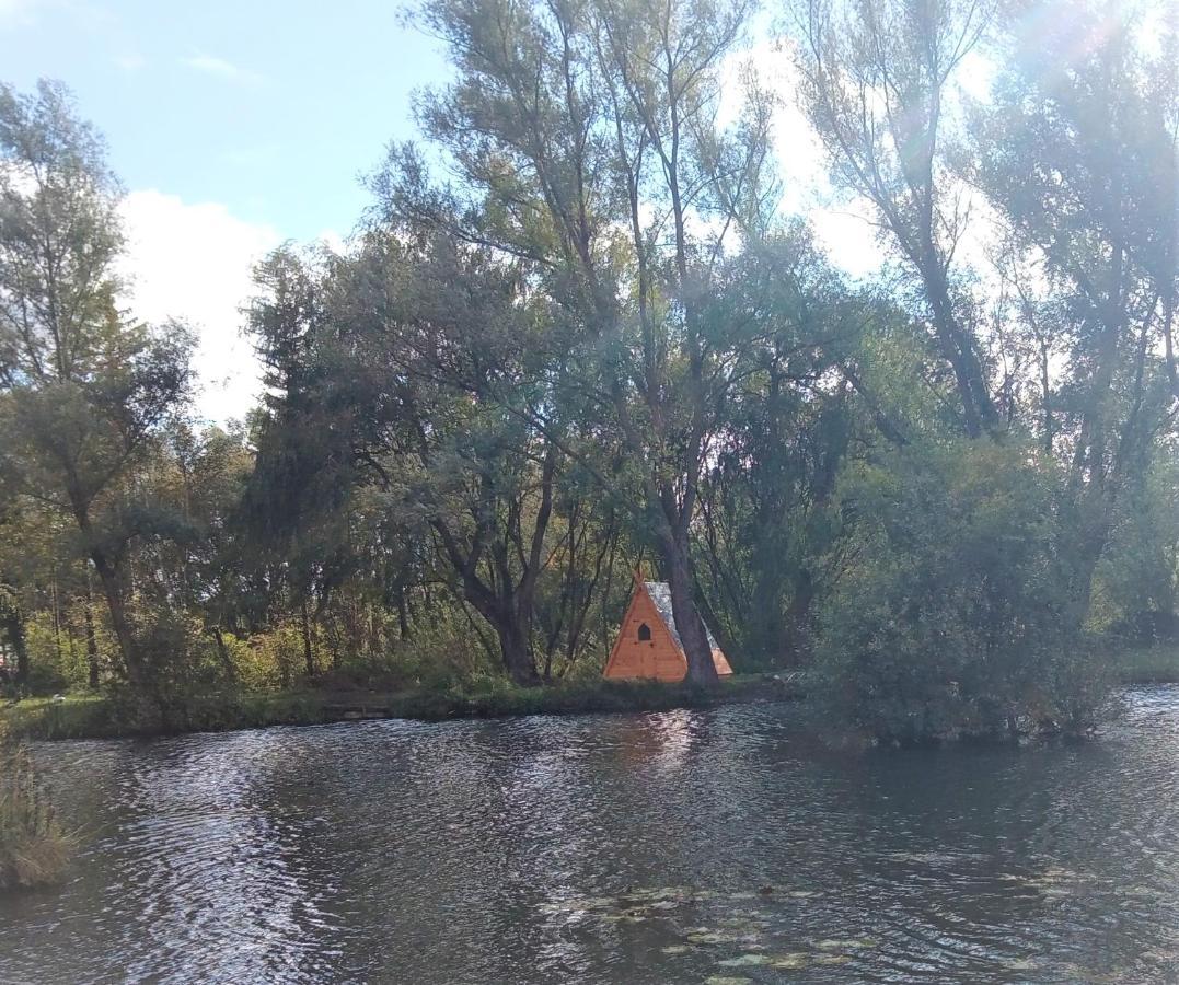 Hotel "George'S" Lakeside Wooden Tipi Clare Exteriér fotografie