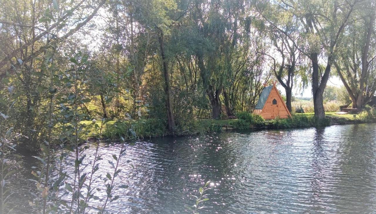 Hotel "George'S" Lakeside Wooden Tipi Clare Exteriér fotografie